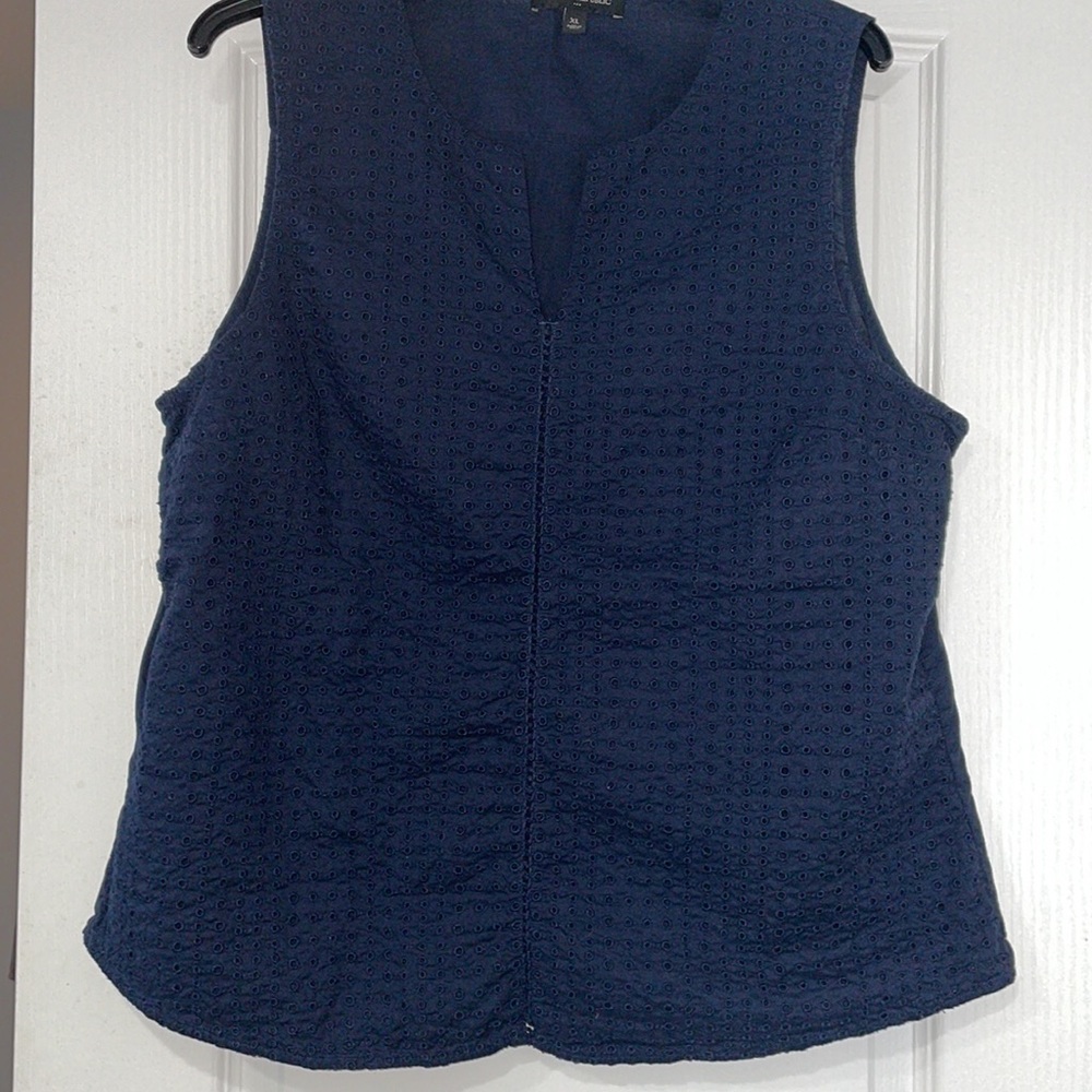 Banana Republic Navy Blue Linen Eyelet Sleeveless Top, size XL - Picture 2 of 5